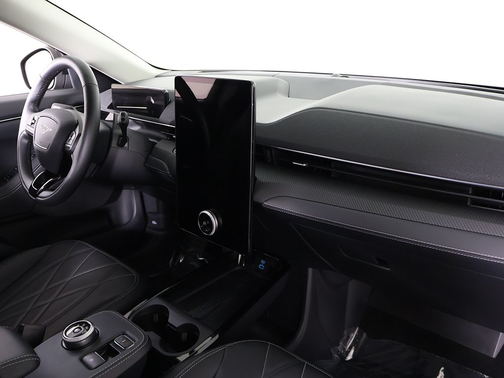 Used 2024 Black Ford Select image 28