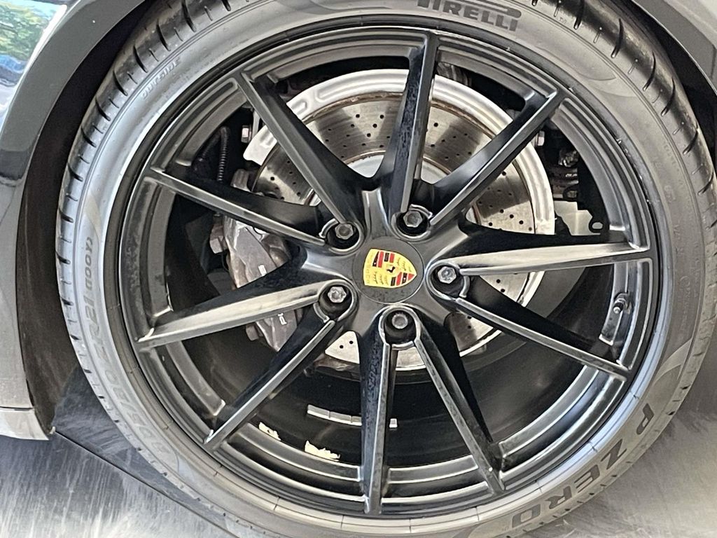2021 Porsche 911 Carrera 4 - 11