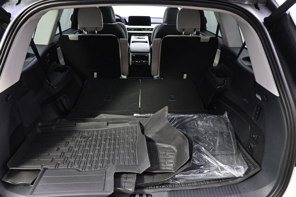 New 2026 White Lincoln Reserve image 19