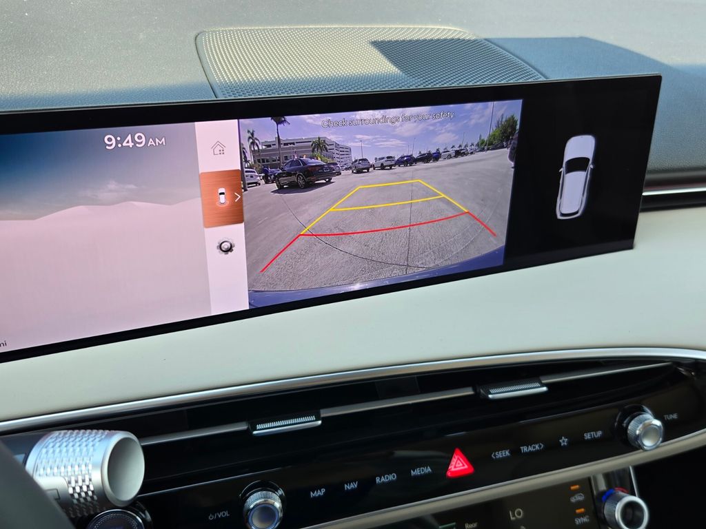 2027 Genesis Gv70