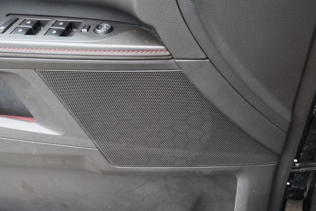 Thumbnail: 2011 Chevrolet Equinox - 17