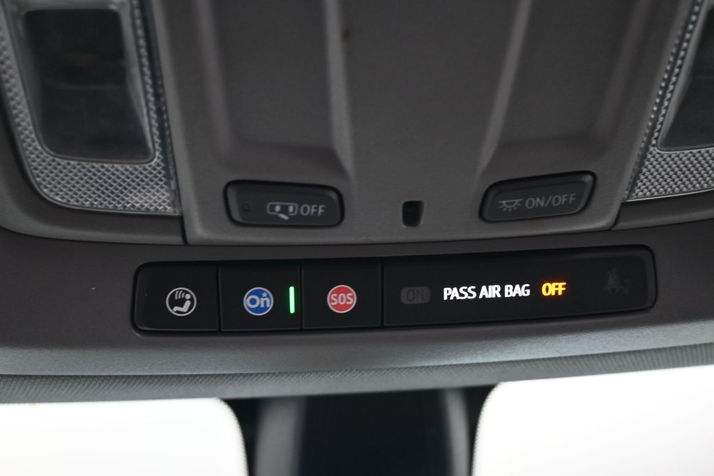 Used 2022 Summit White Chevrolet Custom image 29