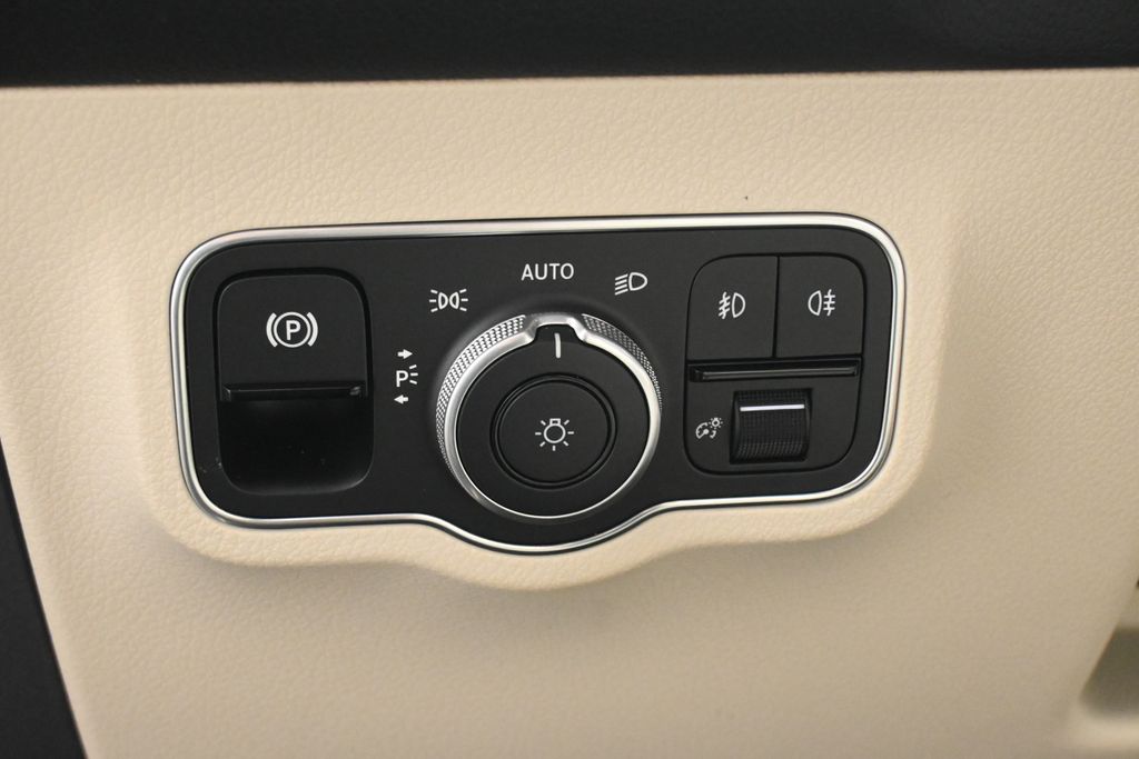 Thumbnail: 2026 Mercedes-Benz GLB - 28