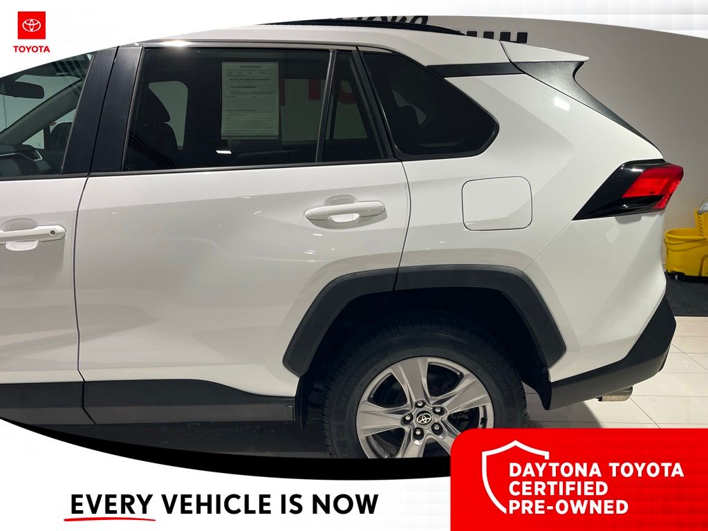 2022 Toyota RAV4 XLE - Photo 10