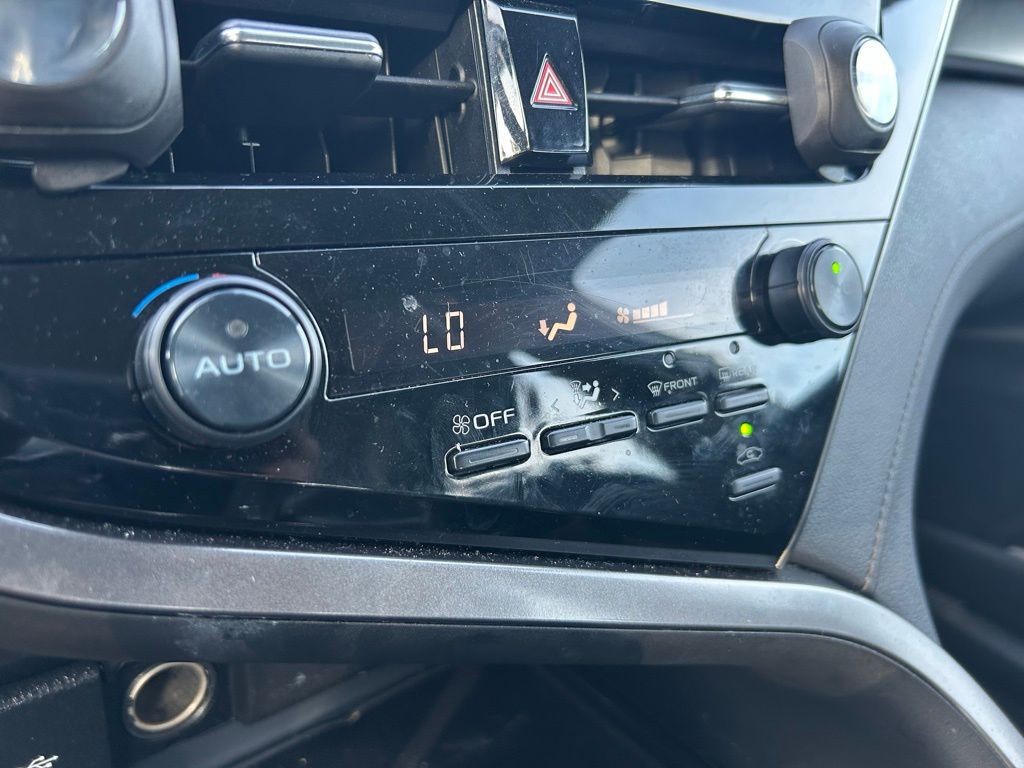 2021 Toyota Camry SE 19
