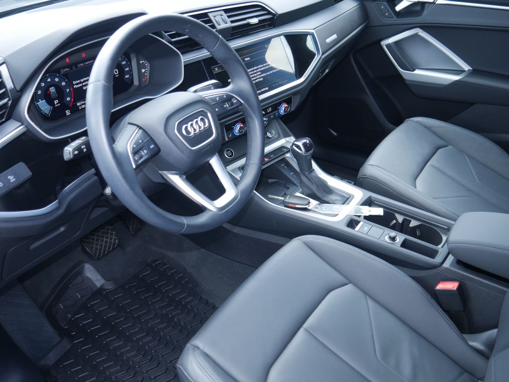 Thumbnail: 2023 Audi Q3 - 6