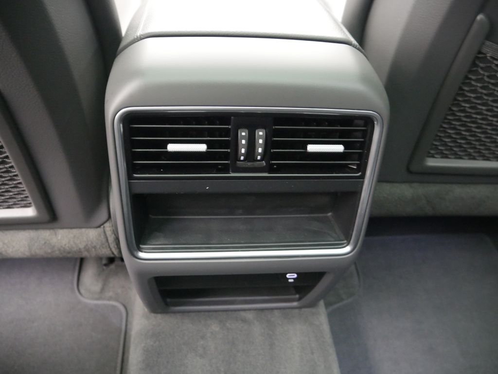 Thumbnail: 2023 Porsche Cayenne - 32