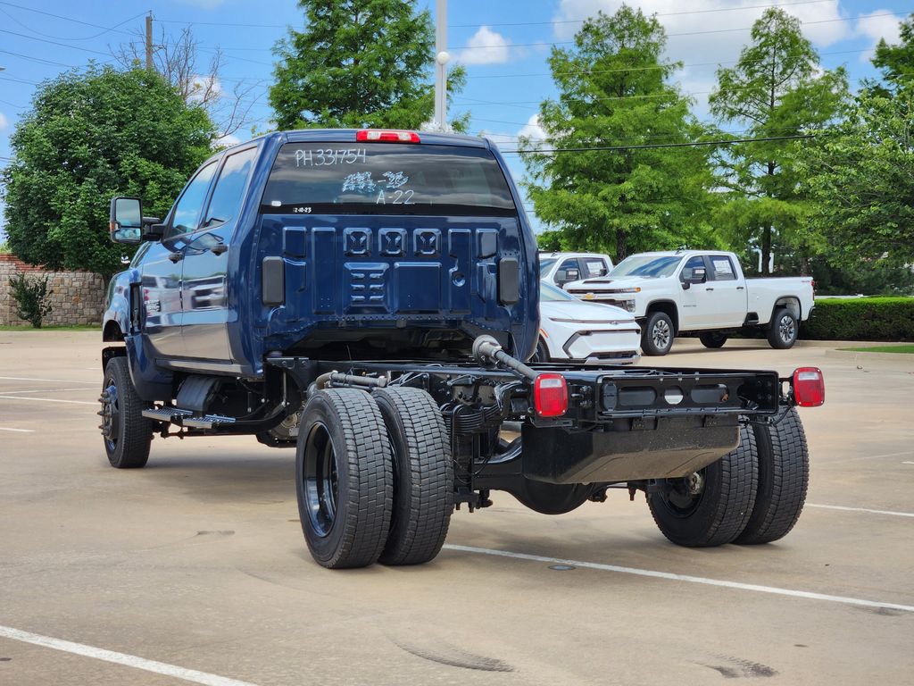 2023 Chevrolet Silverado 6500HD Work Truck photo 3