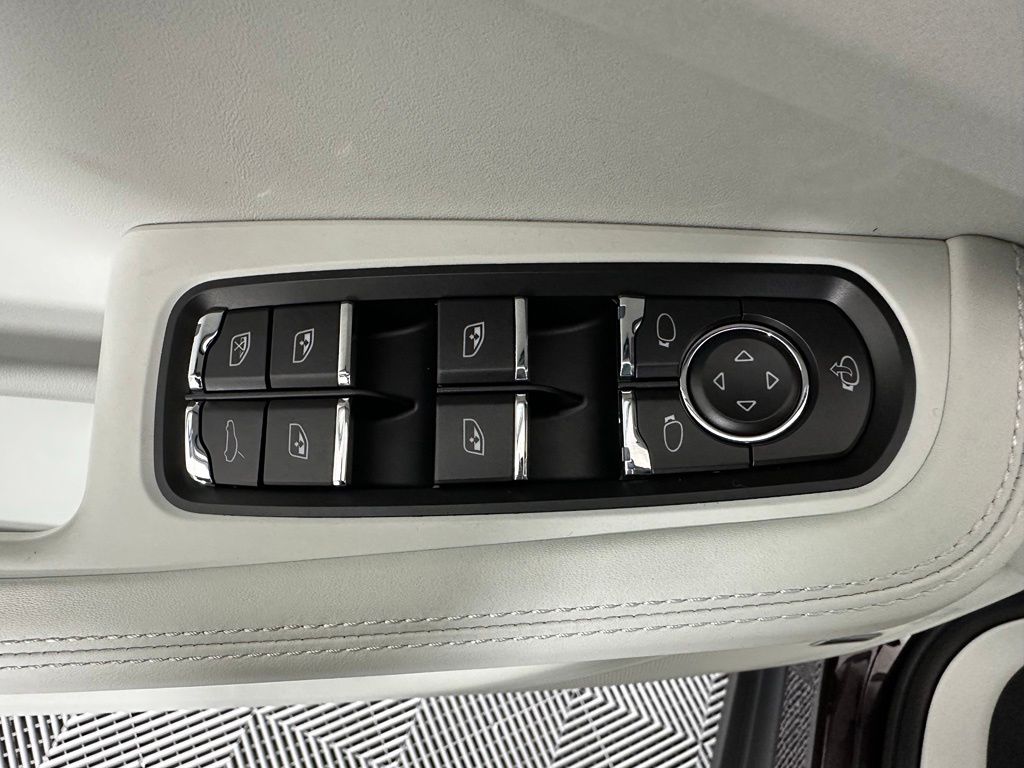 Thumbnail: 2026 Porsche Macan - 18