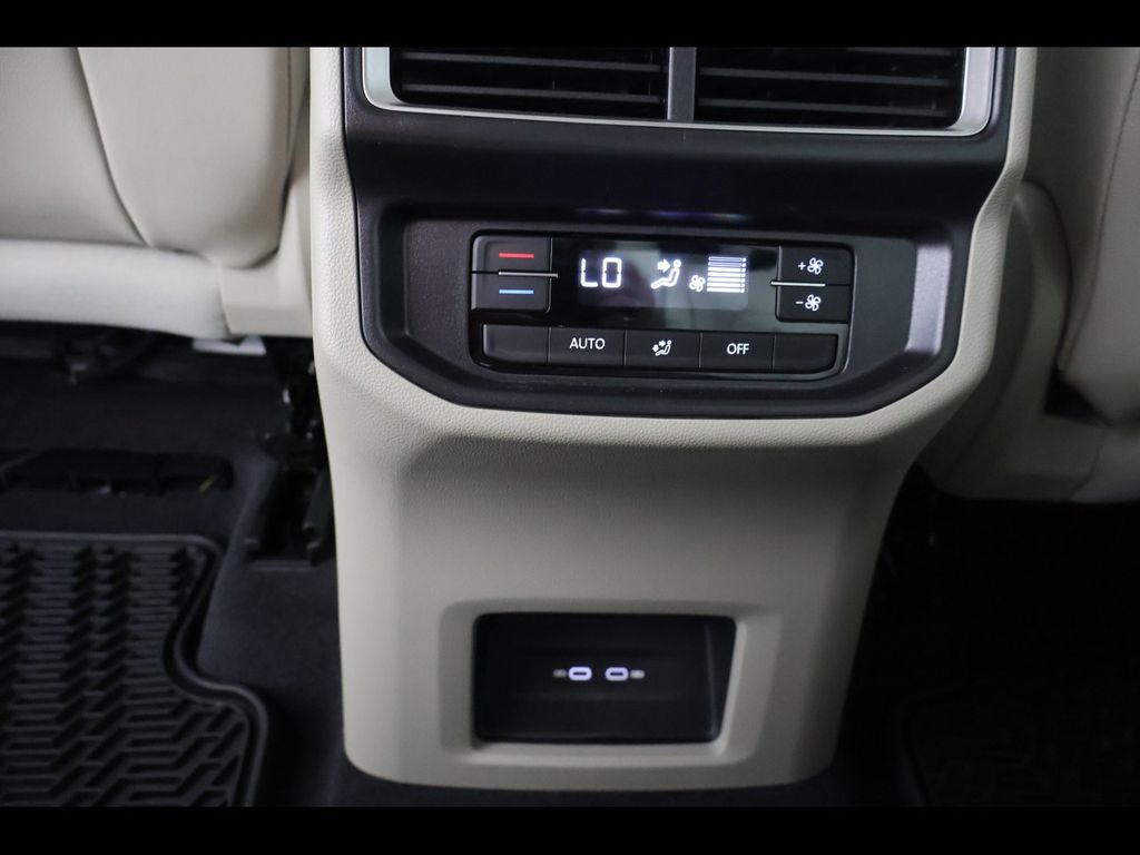 2026 Volkswagen Atlas SE - Photo 11