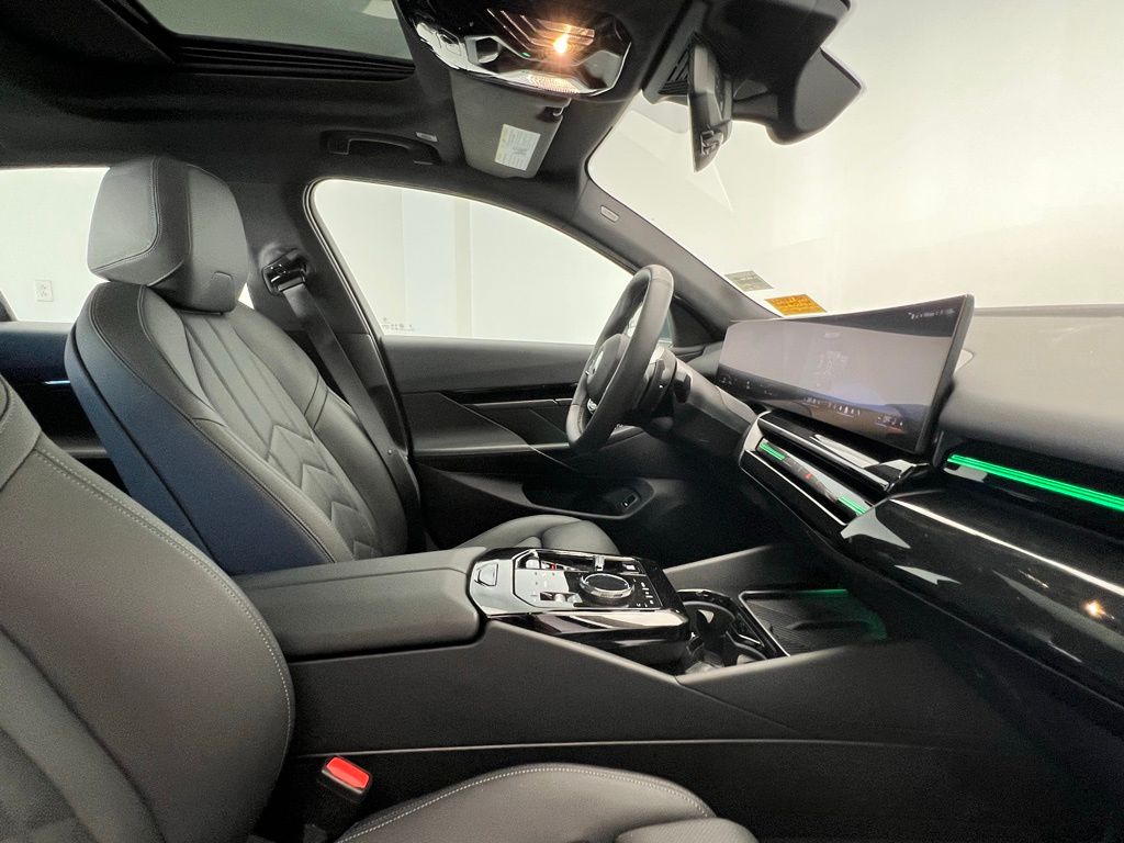 Thumbnail: 2024 BMW 5 Series - 6