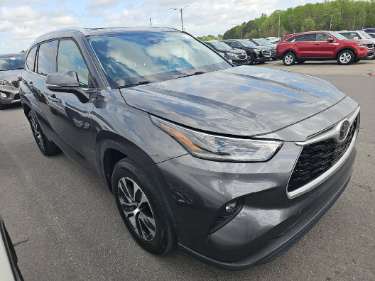 Magnetic Gray Metallic 2021 Toyota Highlander XLE FWD SUV / Crossover Front-Wheel Drive 8-Speed Automatic