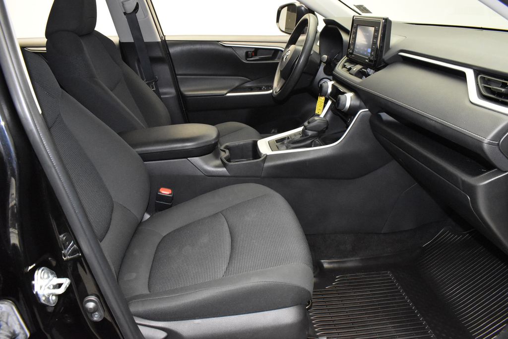 2022 Toyota RAV4 LE 23
