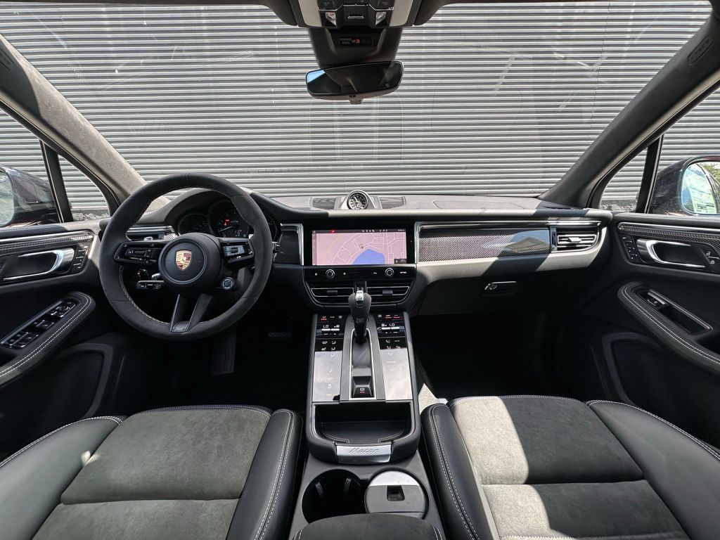 Thumbnail: 2026 Porsche Macan - 6