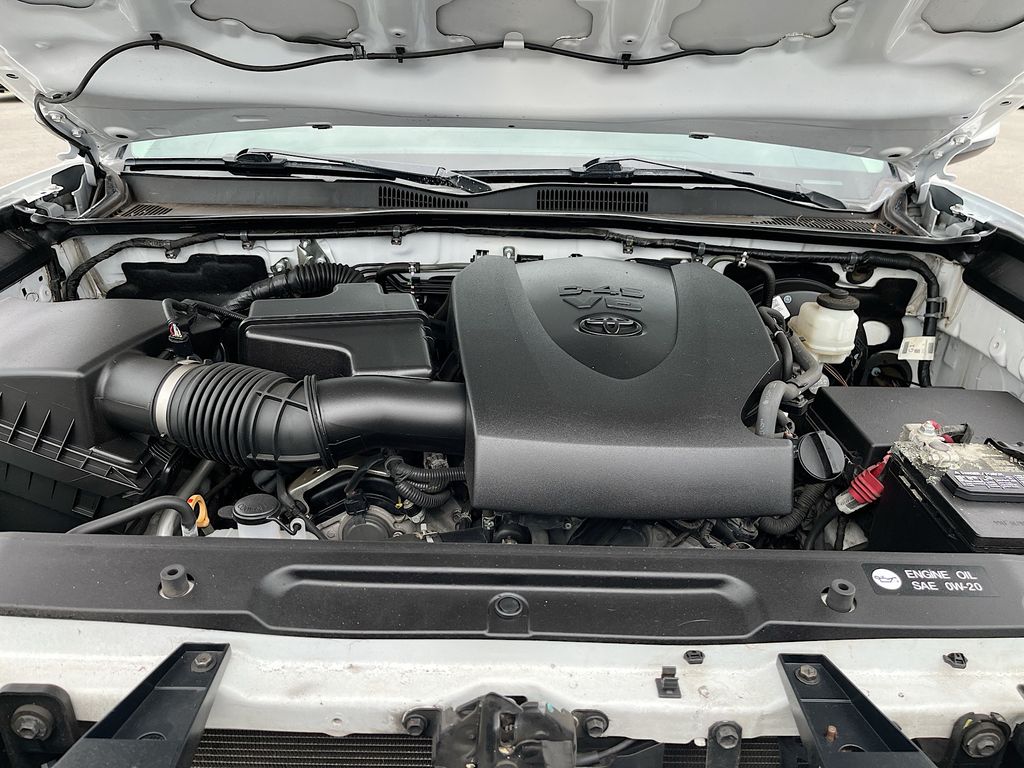 Used 2019 White Toyota SR5 image 26
