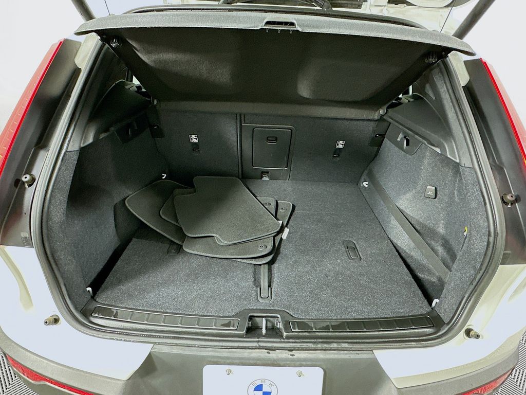 Thumbnail: 2019 Volvo XC40 - 27