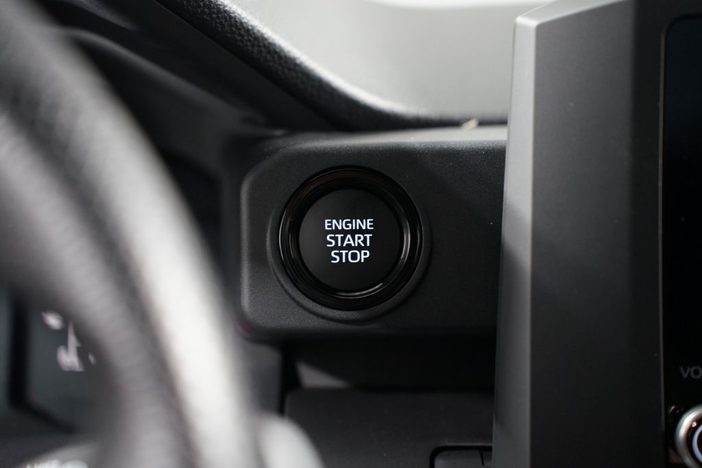 2025 Toyota Tacoma SR 17