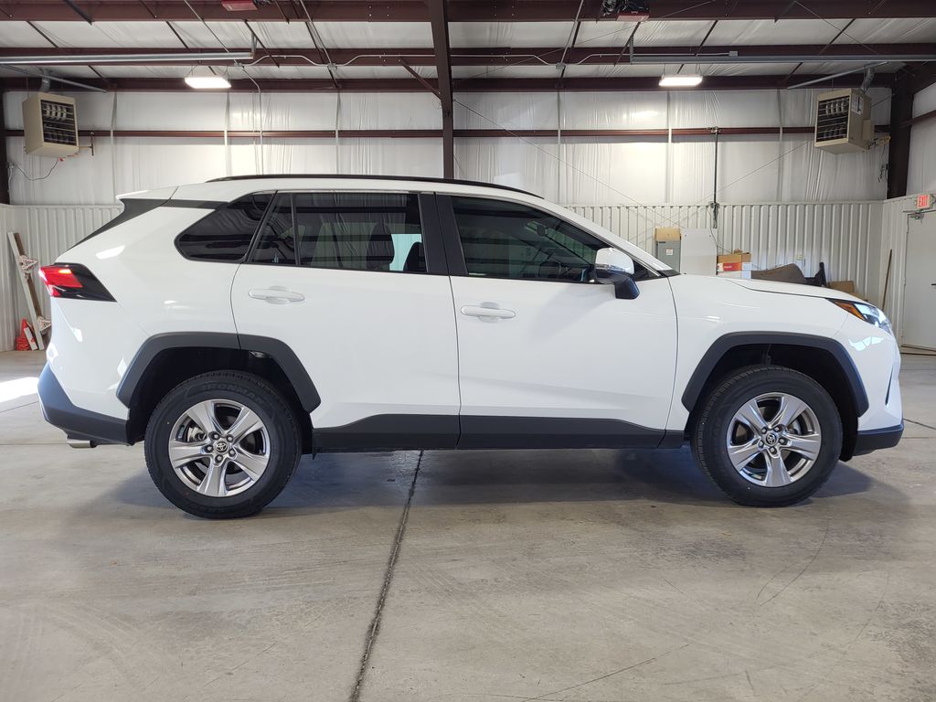 2022 Toyota RAV4 XLE 6