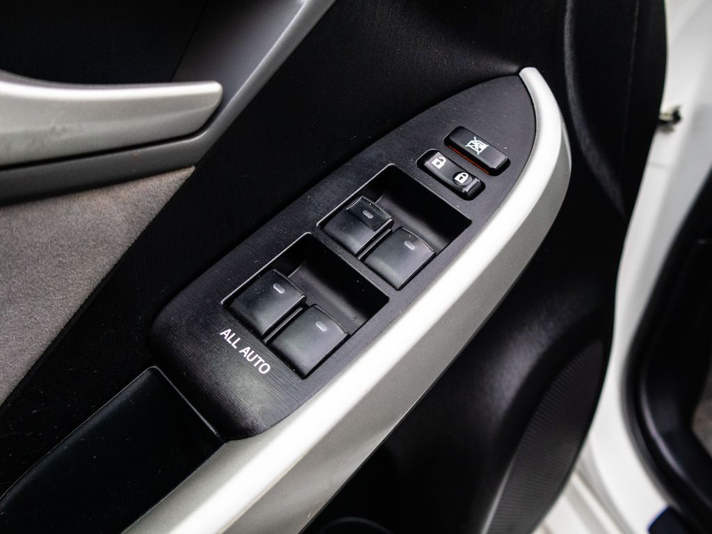 Used 2015 White Toyota Two image 17