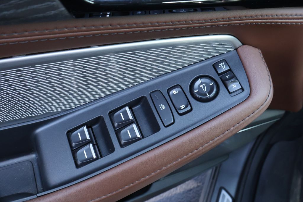 Thumbnail: 2023 Acura MDX - 16