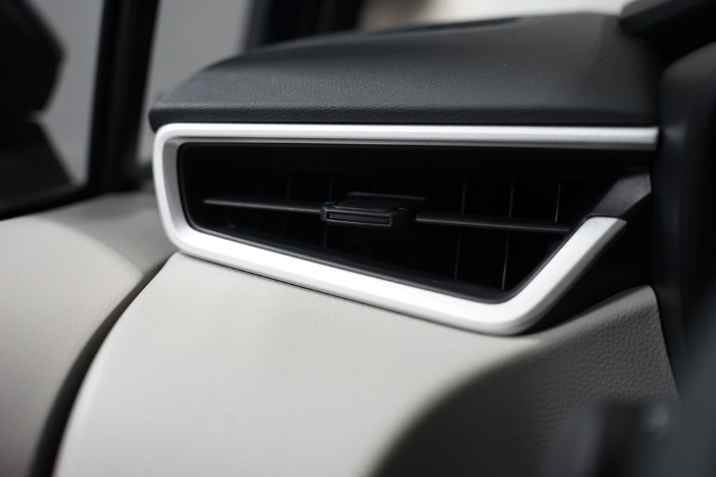 2025 Toyota Corolla LE 23