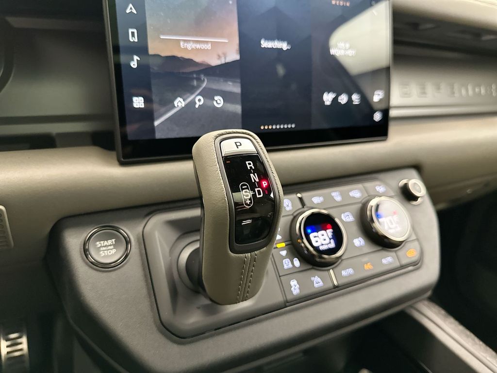 2025 Land Rover Defender 110 12
