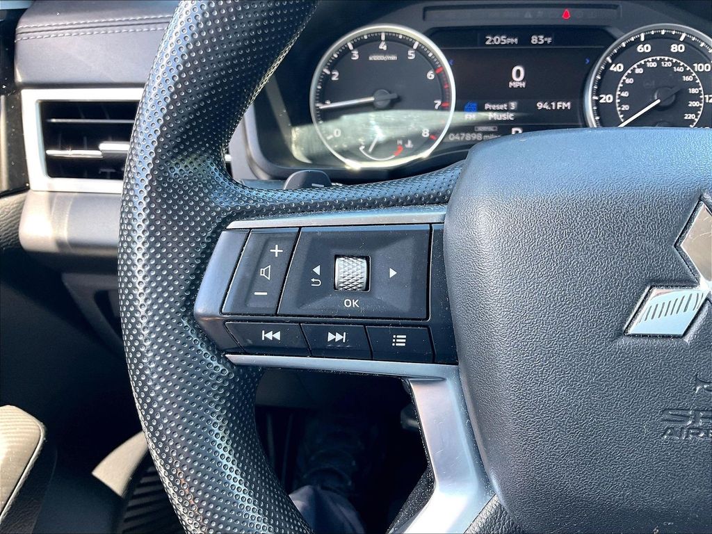 2023 Mitsubishi Outlander — photo 21