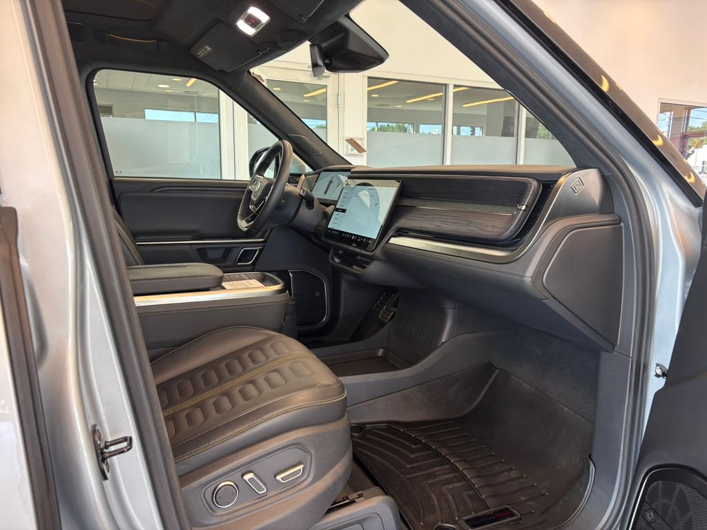 2024 Rivian R1S Adventure