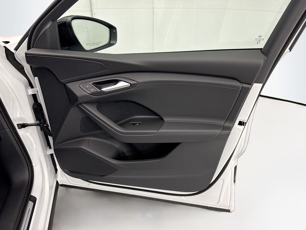 Thumbnail: 2027 Audi Q6 e-tron - 25