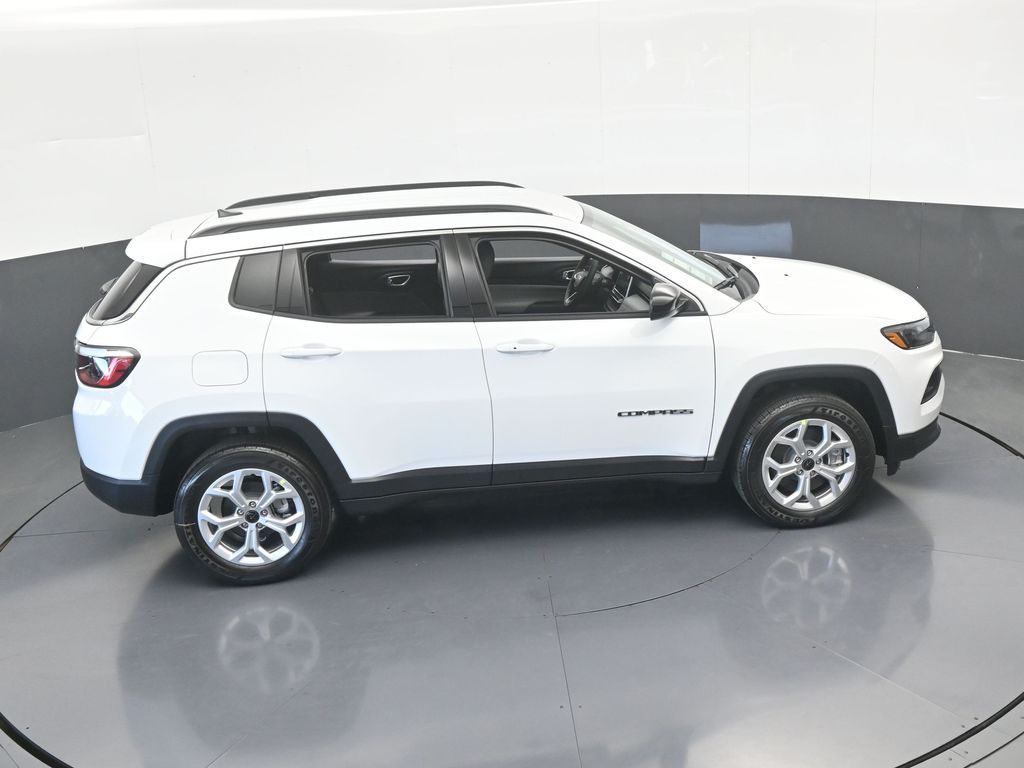 New 2026 Bright White Clearcoat Jeep Latitude image 45