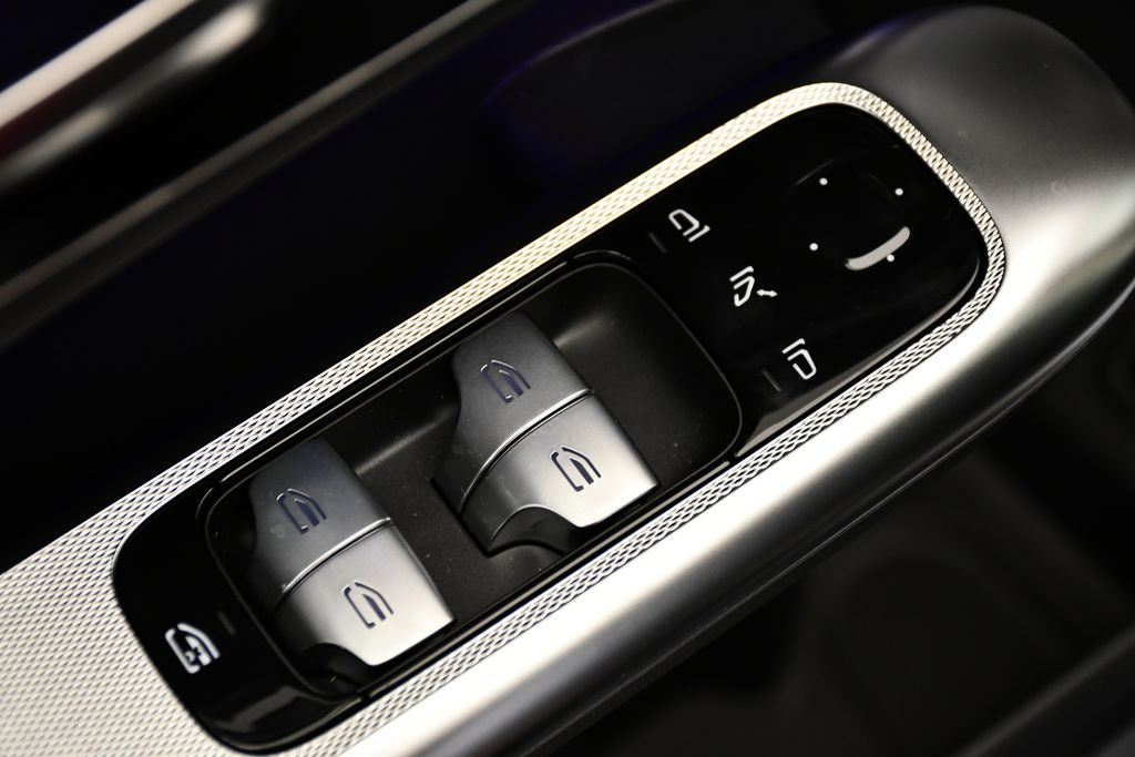 2025 Mercedes-Benz GLC 300 30