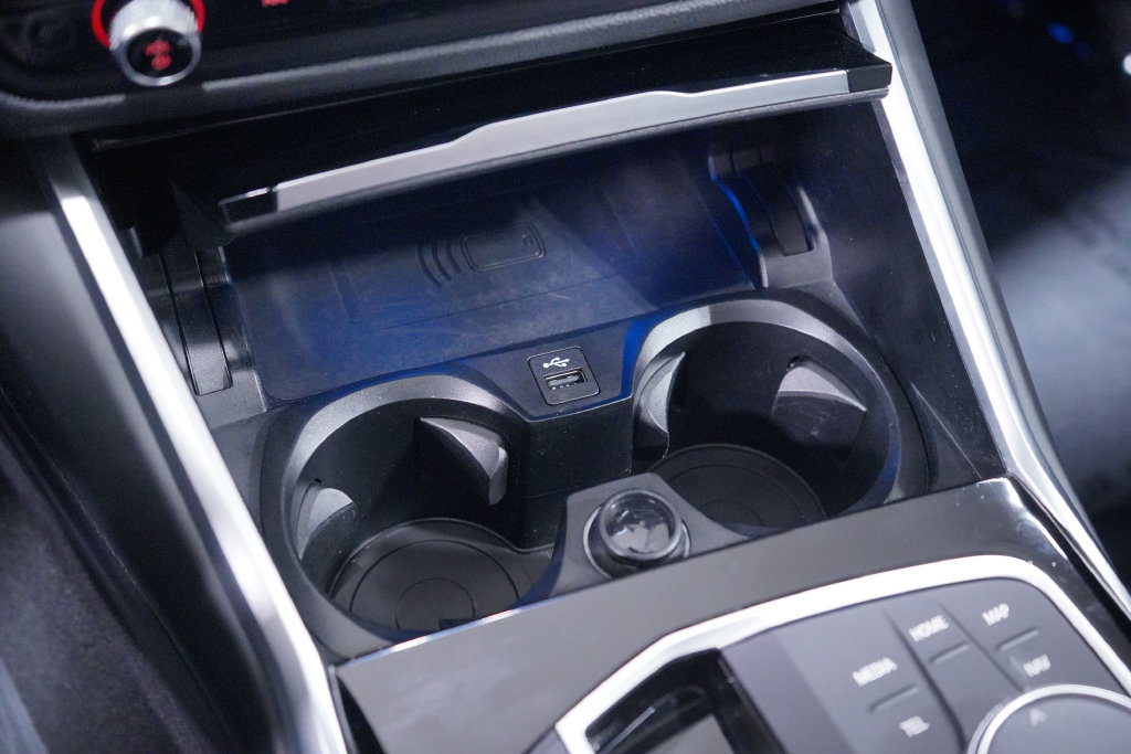 Thumbnail: 2024 BMW i4 - 17