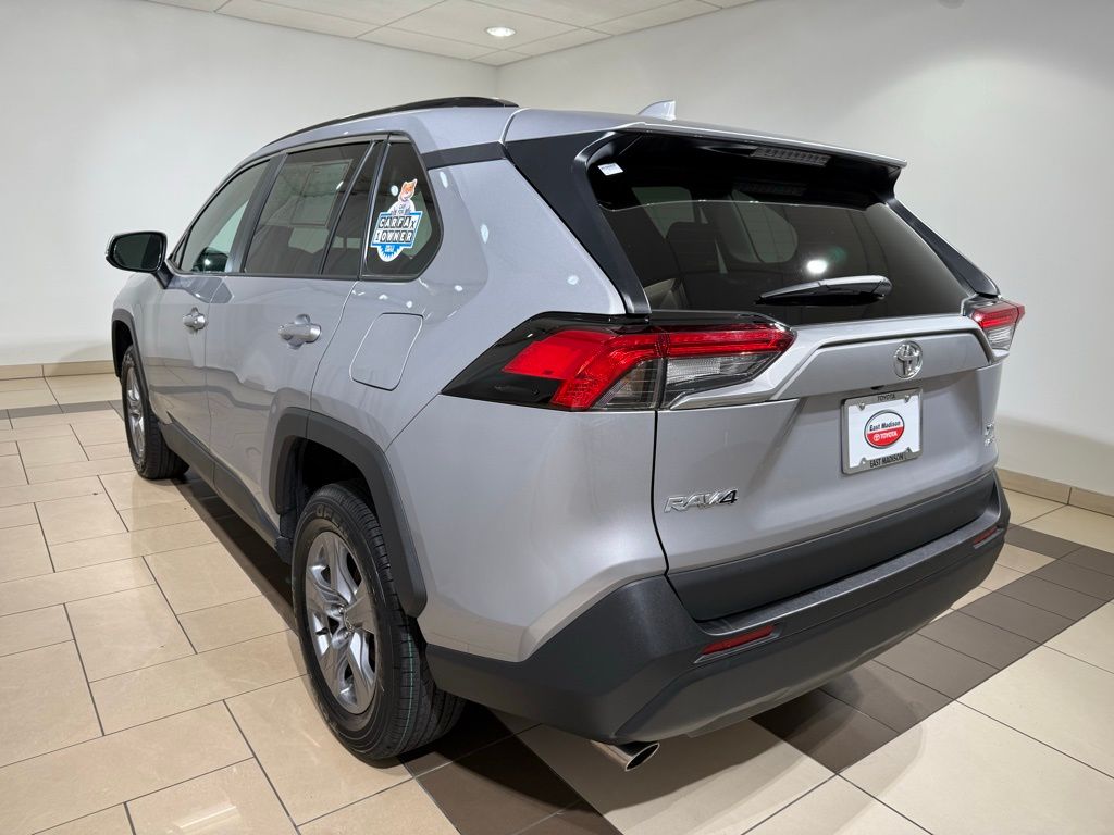 2024 Toyota RAV4 XLE 5