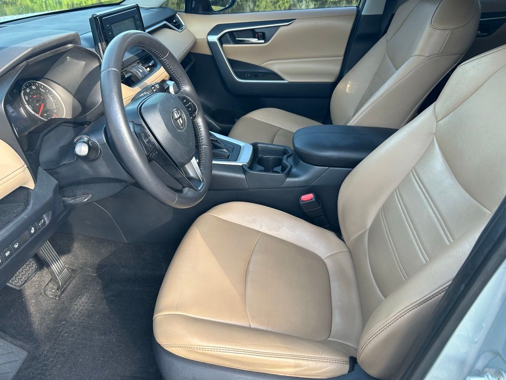 2019 Toyota RAV4 XLE Premium 14