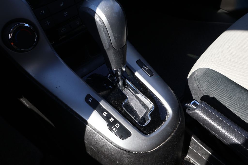 Thumbnail: 2011 Chevrolet Cruze - 23