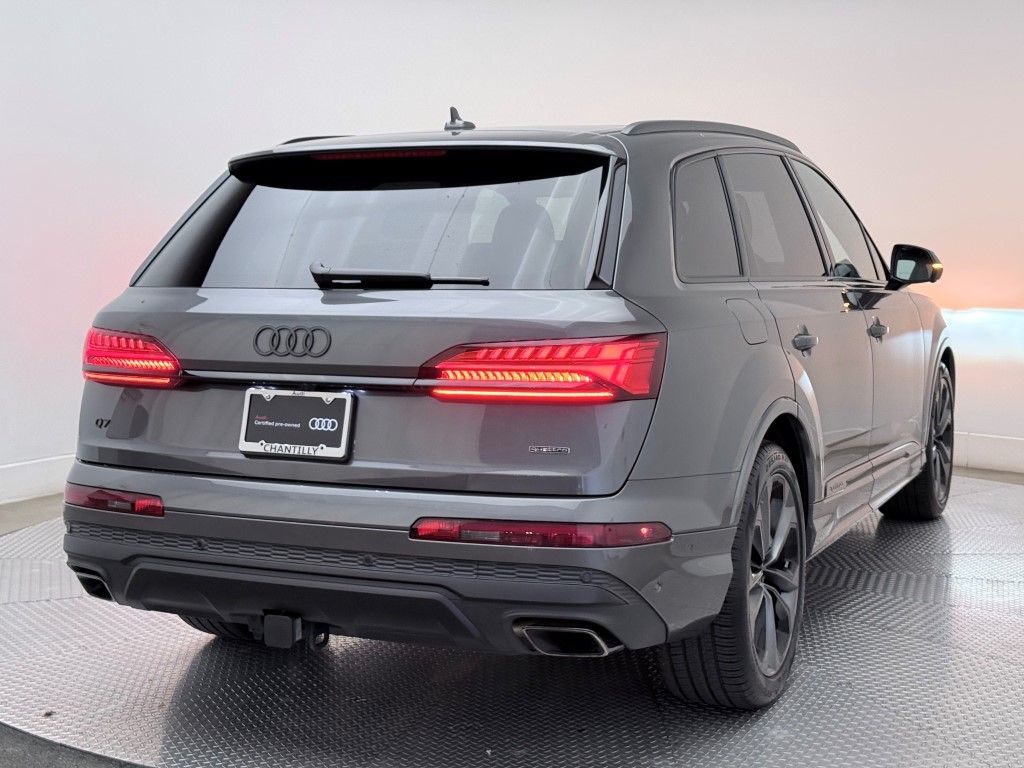 Thumbnail: 2025 Audi Q7 - 11