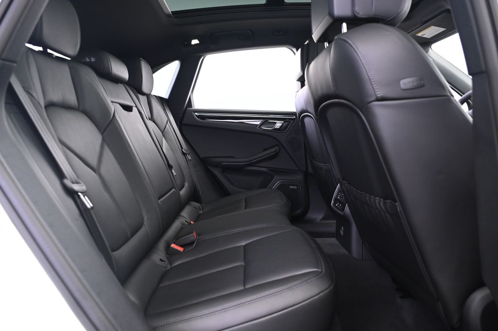 Thumbnail: 2026 Porsche Macan - 18