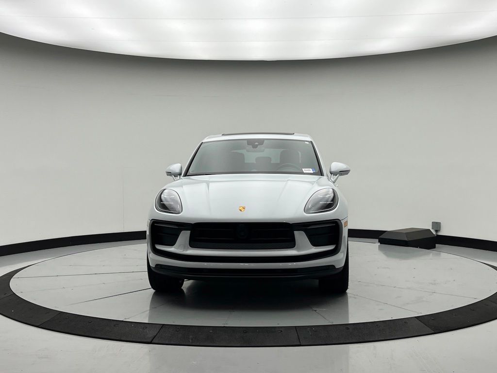 Thumbnail: 2026 Porsche Macan - 10