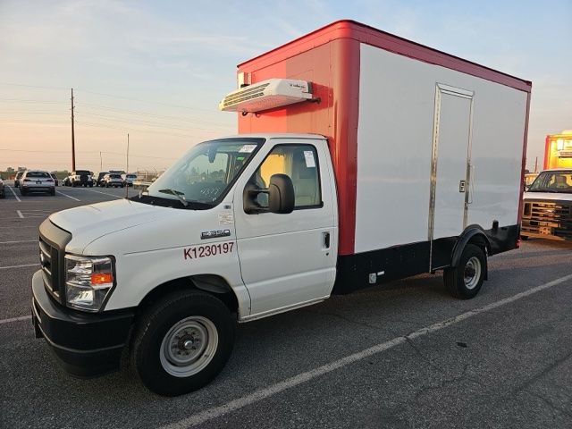 Oxford White 2024 Ford E-Series Chassis Pickup Truck Rear-Wheel Drive 6-Speed Automatic Overdrive