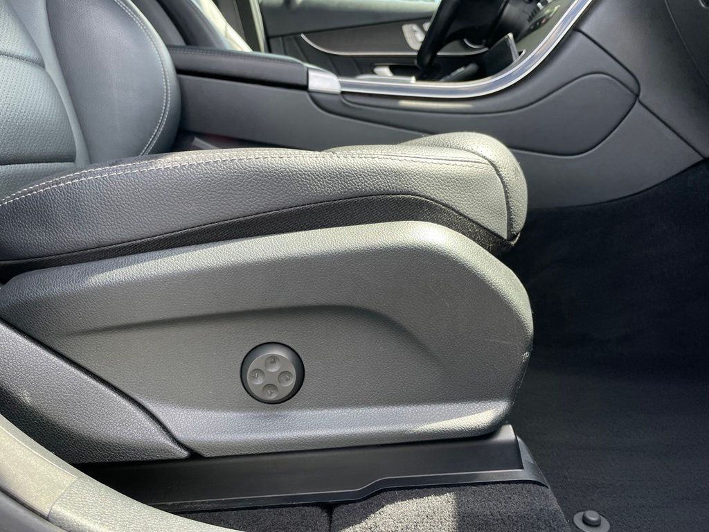 Thumbnail: 2022 Mercedes-Benz GLC - 31