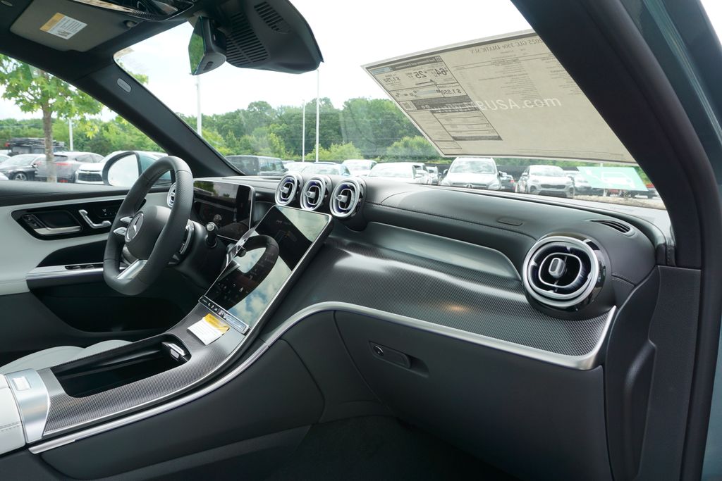 2025 Mercedes-Benz GLC 350 7