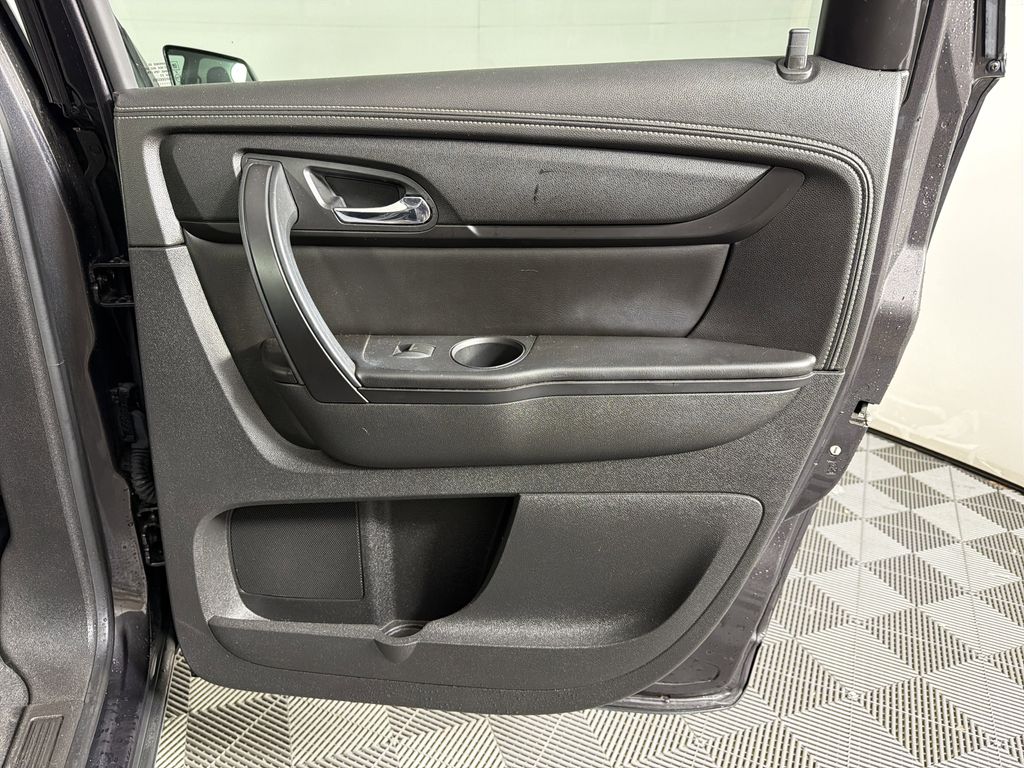 used 2015 Chevrolet Traverse car, priced at $9,995