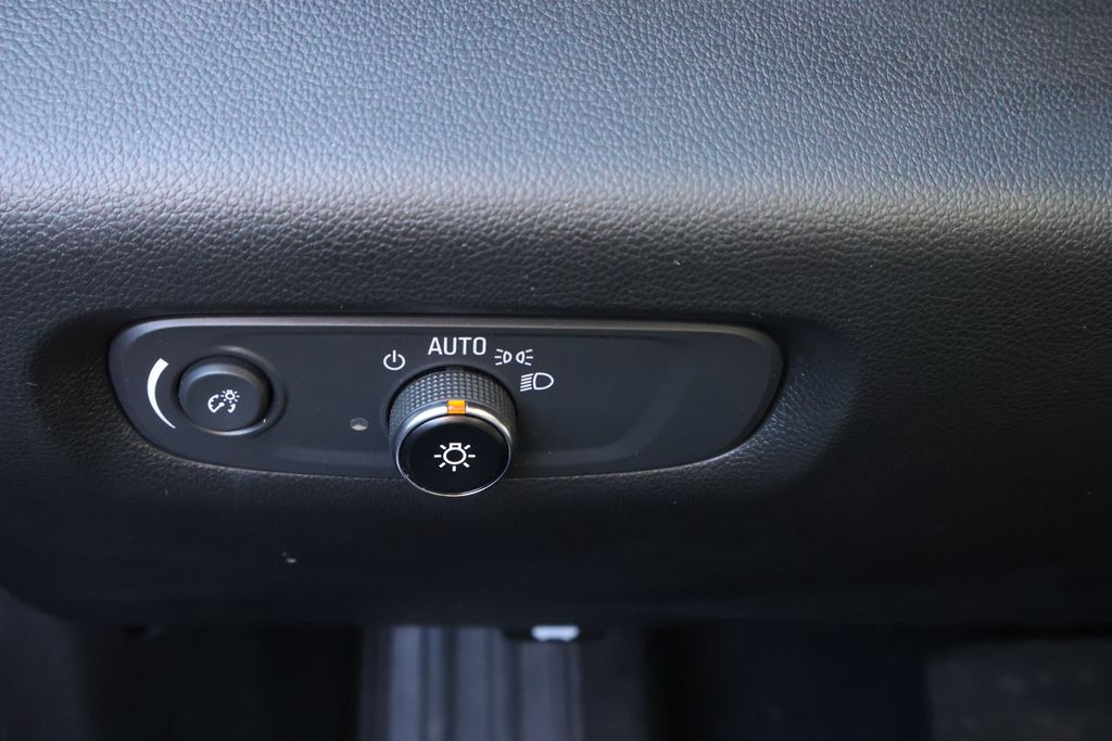 Thumbnail: 2023 Chevrolet Traverse - 14