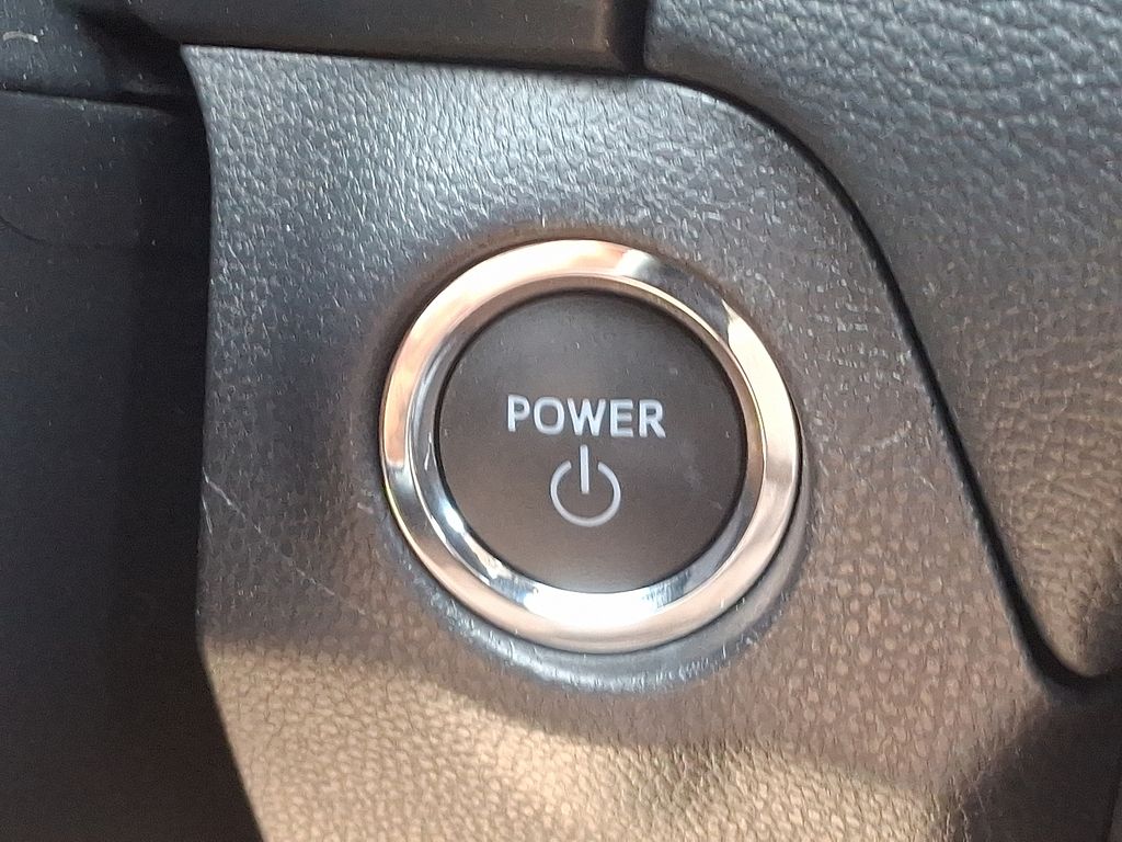 2024 Toyota RAV4 XLE 25