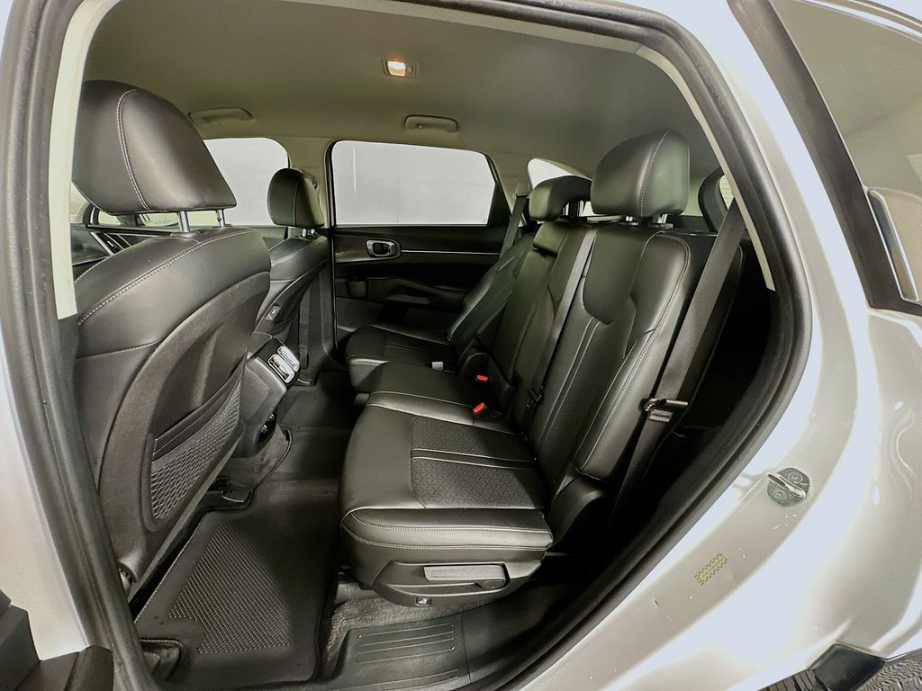 Thumbnail: 2023 Kia Sorento - 24
