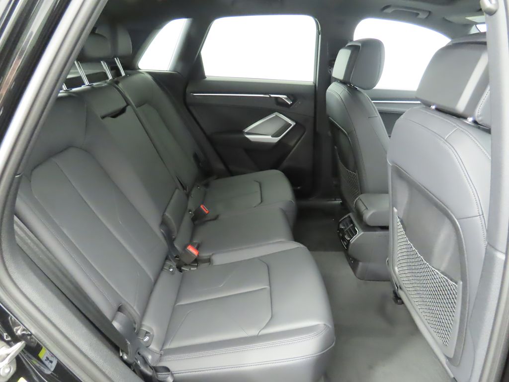 Thumbnail: 2025 Audi Q3 - 23