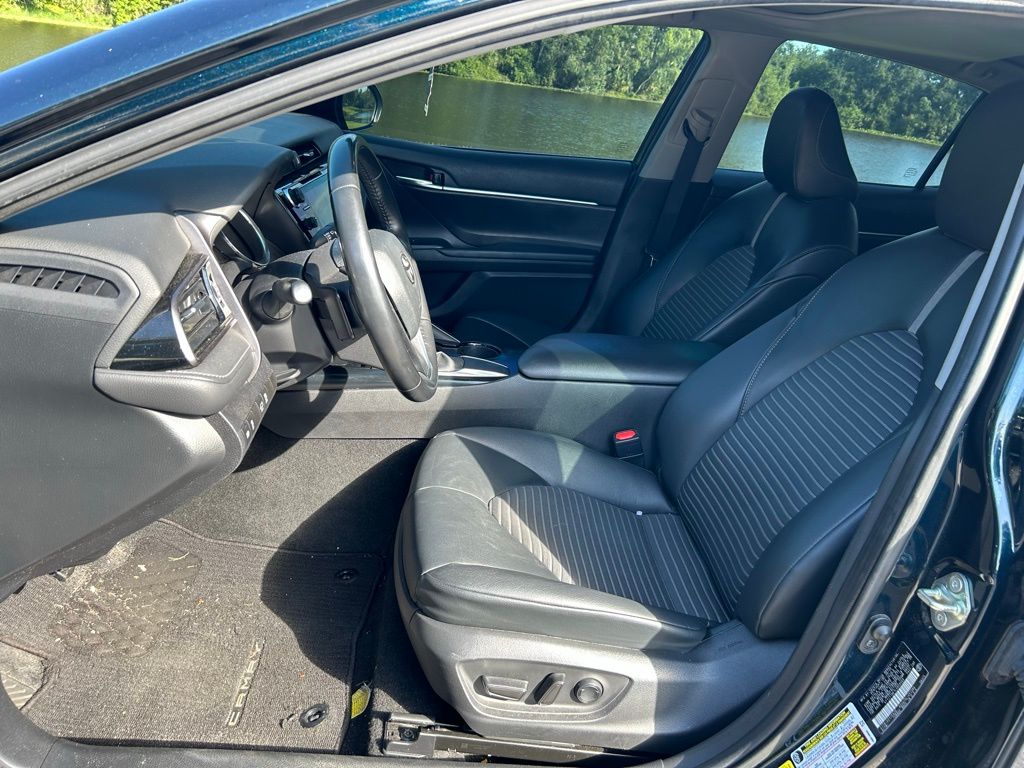 2020 Toyota Camry SE 14