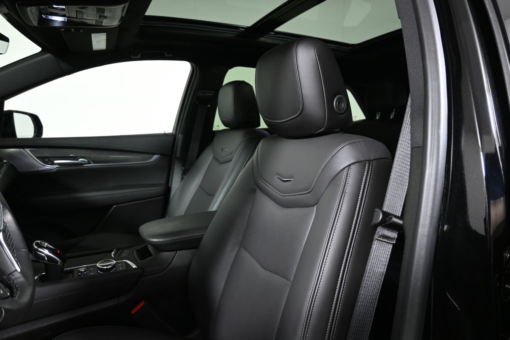 Thumbnail: 2024 Cadillac XT5 - 16