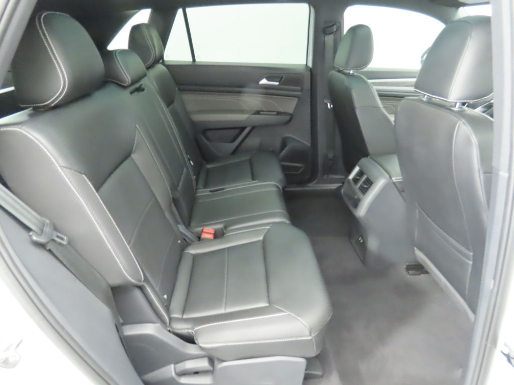 2022 Volkswagen Atlas SE 22
