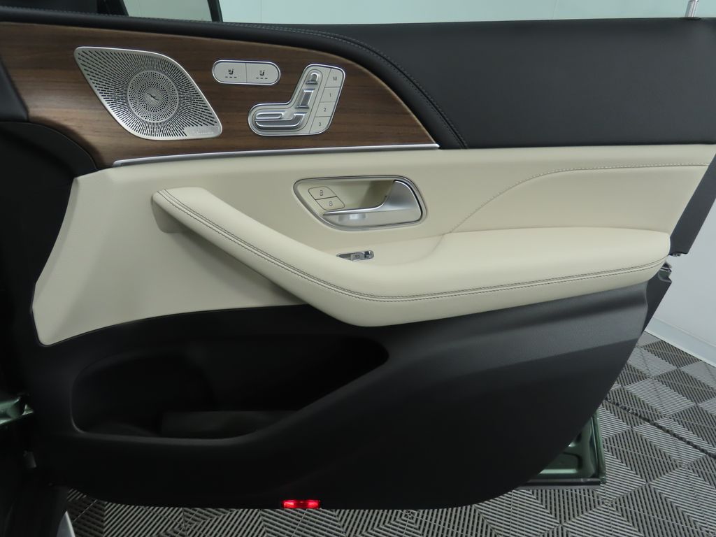 Thumbnail: 2025 Mercedes-Benz GLE - 27